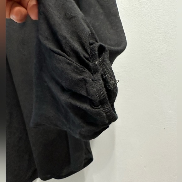 💝 Cute lace trimmed long sleeve top like new condition never worn. - Picture 2 of 7